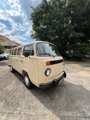 VOLKSWAGEN KOMBI 1.6 STD 8V GASOLINA 3P MANUAL